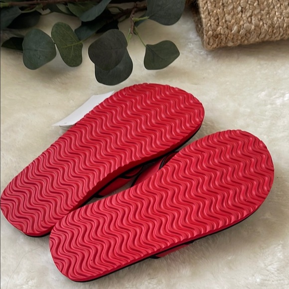 Minnie Mouse Red and Black Flip Flops with Bow - Picture 4 of 5